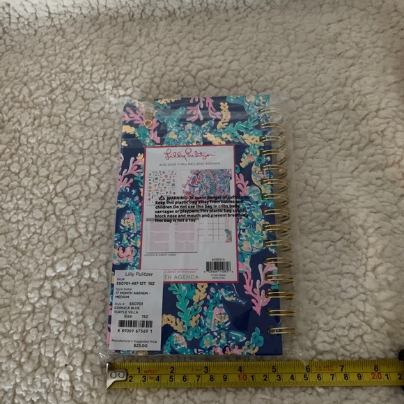 Lilly Pulitzer 2021 Agenda Planner - Picture 10 of 10